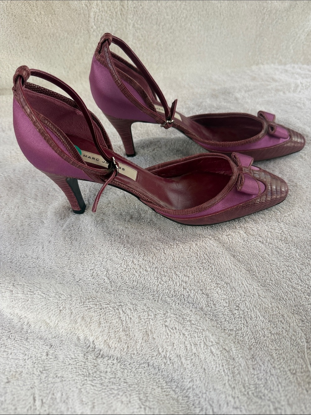 Vintage Marc Jacobs Brand New Pink Satin and Burgundy Leather Bow Pumps - Picture 4 of 7